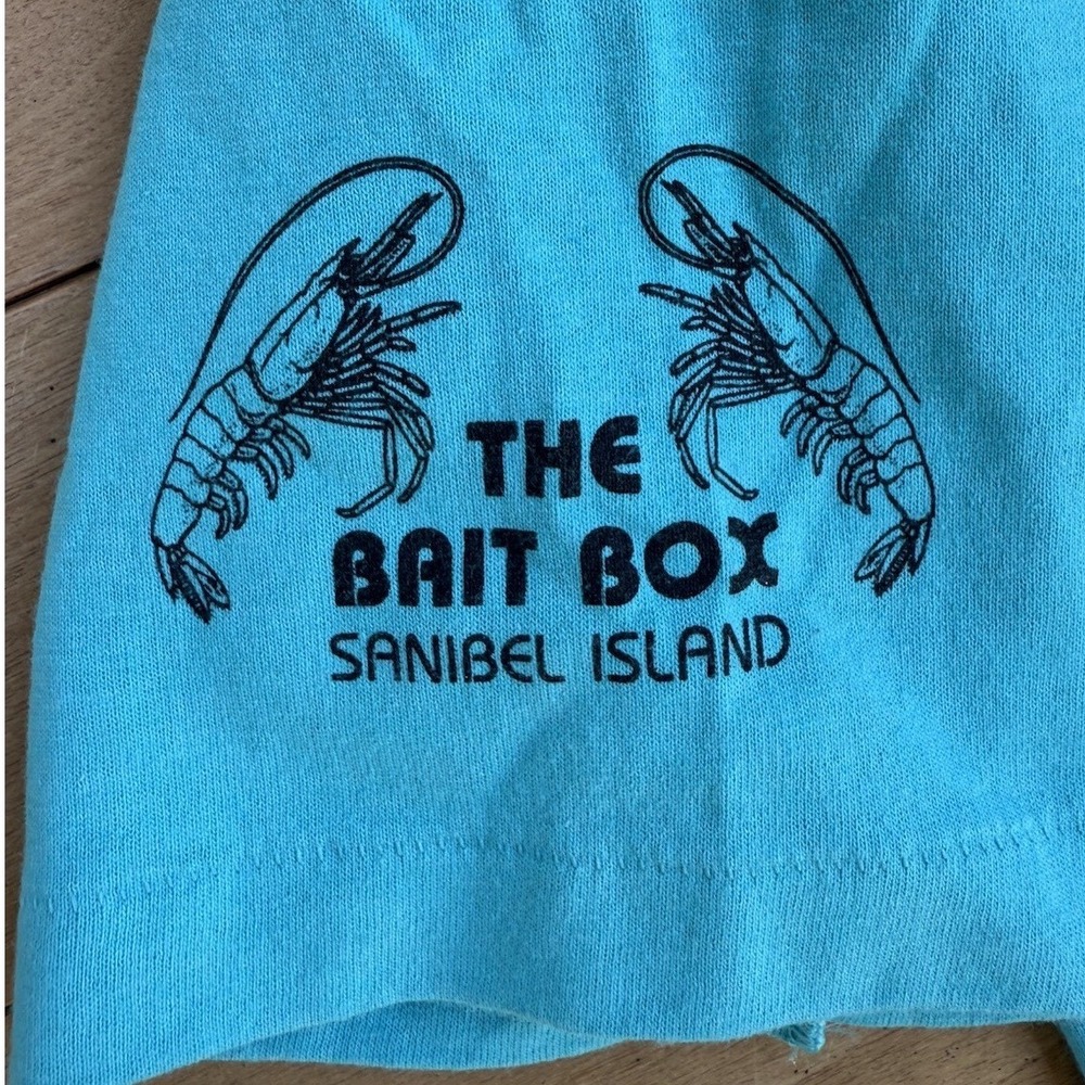 Hanes T-Shirt Mens L Blue Vintage Sanibel Island The Bait Box Snook‎ Fish USA - Picture 4 of 9